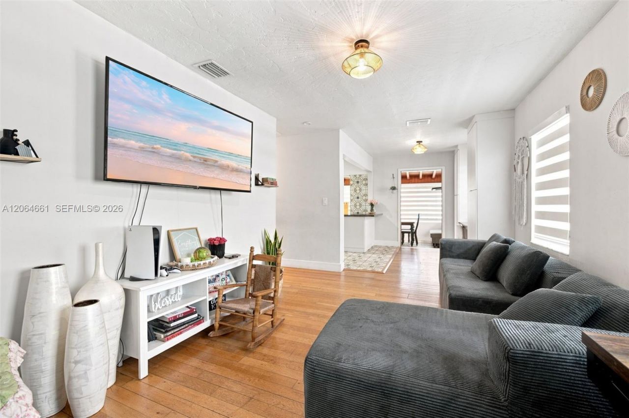 240 Carlisle Dr , Miami Springs, FL 33166 Photo