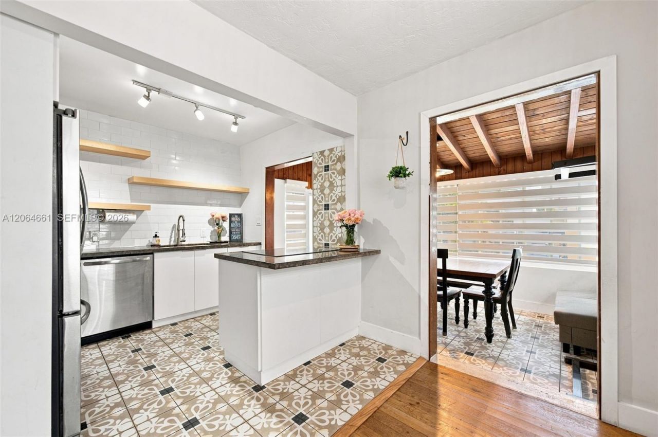 240 Carlisle Dr , Miami Springs, FL 33166 Photo