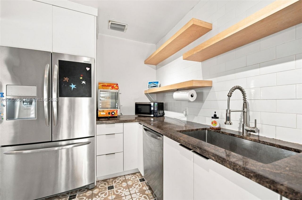 240 Carlisle Dr , Miami Springs, FL 33166 Photo