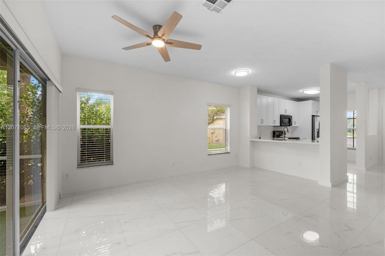 12133 SW 3rd St, Unit 12133, Pembroke Pines, FL 33025 Photo
