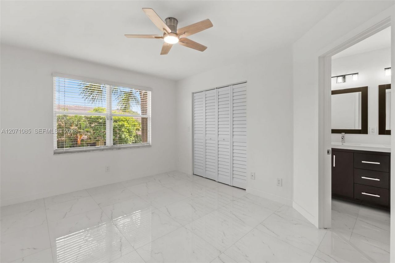 12133 SW 3rd St, Unit 12133, Pembroke Pines, FL 33025 Photo