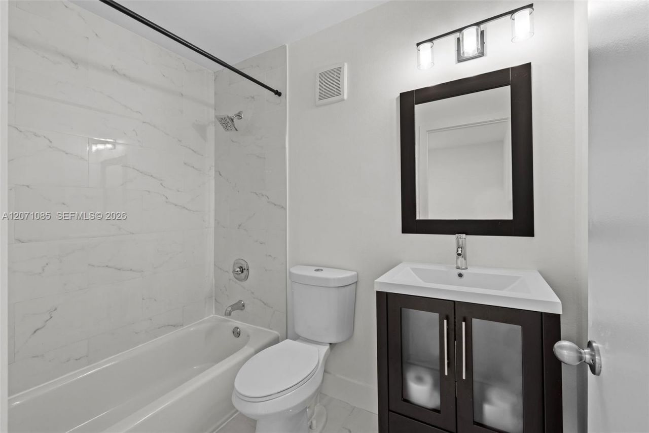12133 SW 3rd St, Unit 12133, Pembroke Pines, FL 33025 Photo