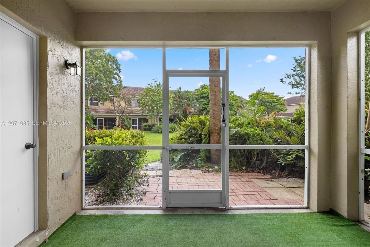 12133 SW 3rd St, Unit 12133, Pembroke Pines, FL 33025 Photo