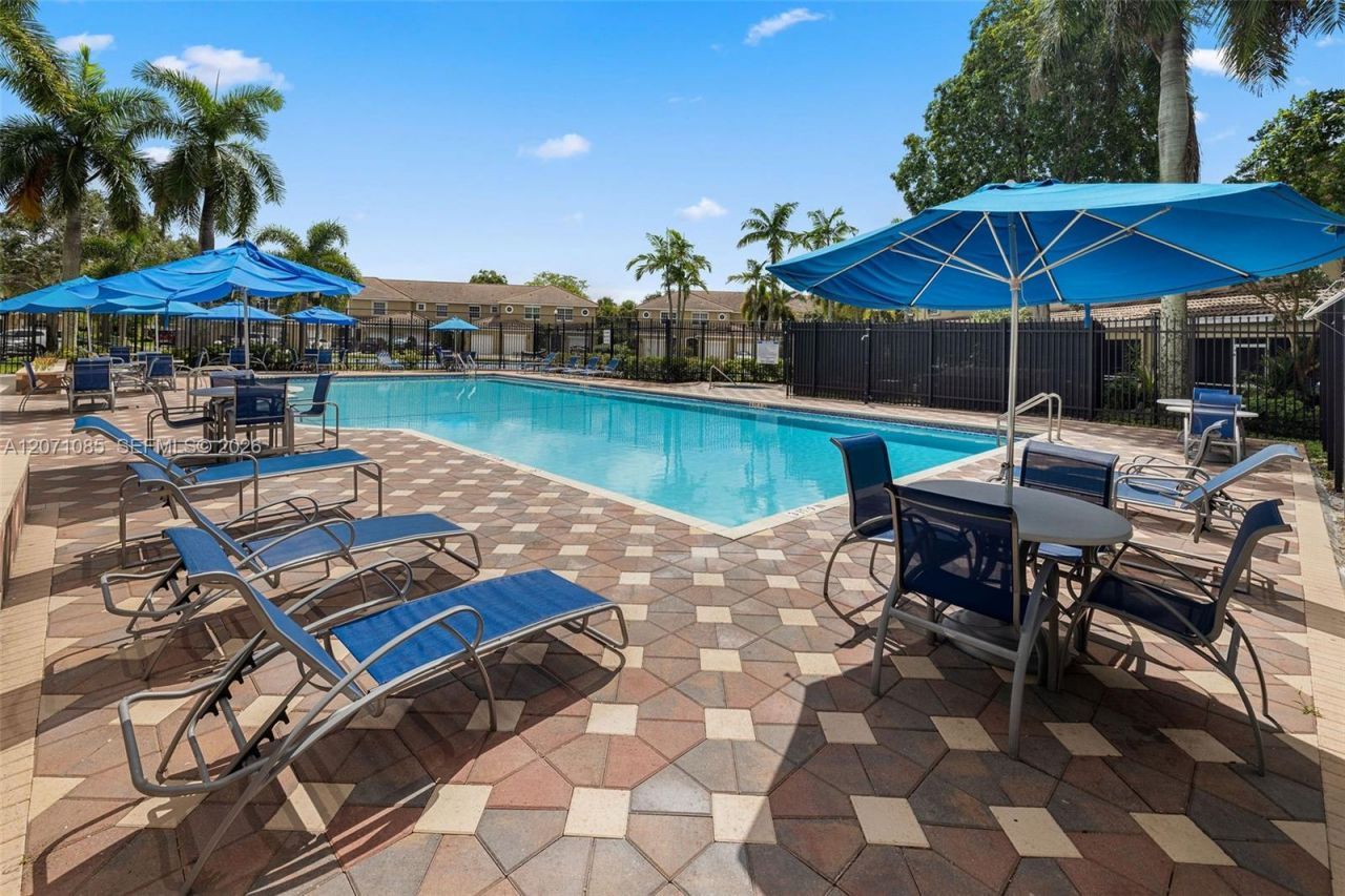 12133 SW 3rd St, Unit 12133, Pembroke Pines, FL 33025 Photo