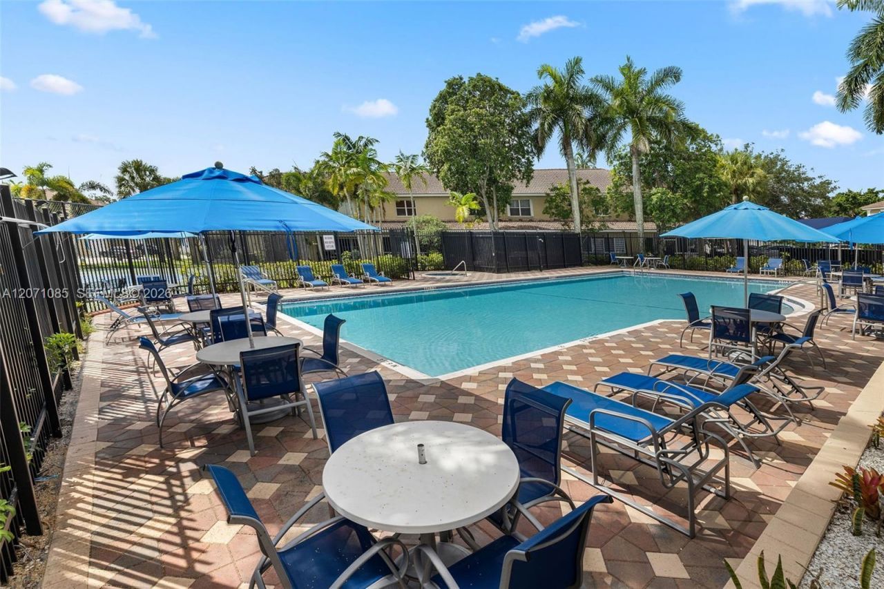 12133 SW 3rd St, Unit 12133, Pembroke Pines, FL 33025 Photo