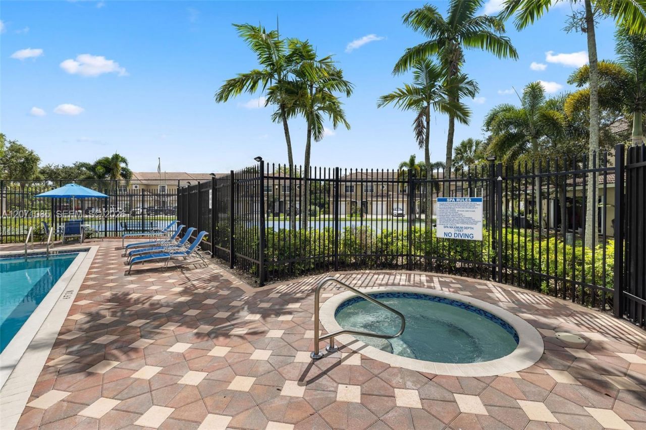 12133 SW 3rd St, Unit 12133, Pembroke Pines, FL 33025 Photo