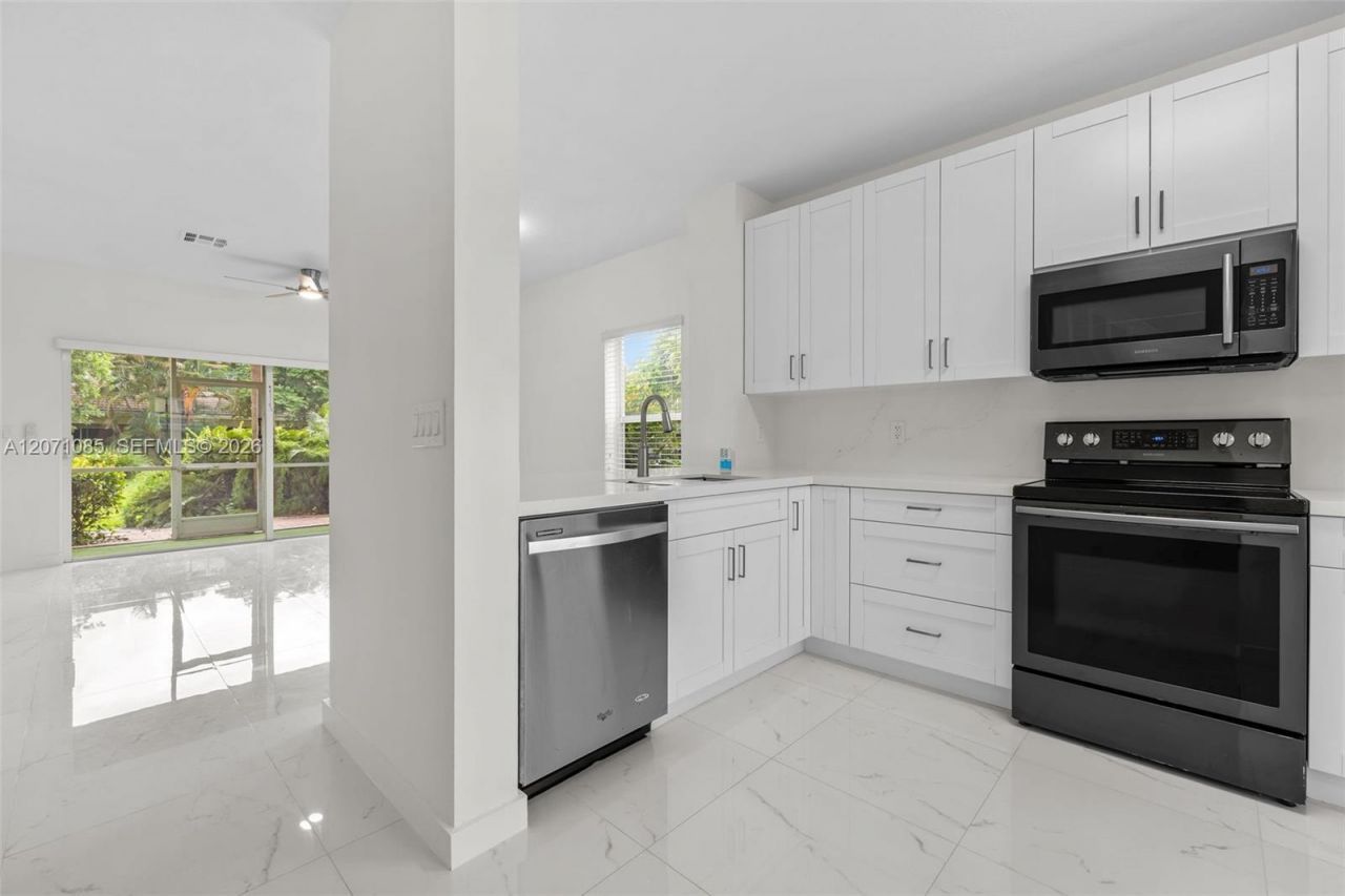 12133 SW 3rd St, Unit 12133, Pembroke Pines, FL 33025 Photo