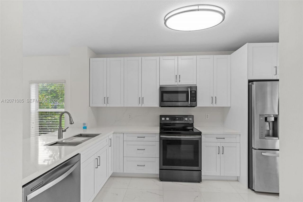 12133 SW 3rd St, Unit 12133, Pembroke Pines, FL 33025 Photo