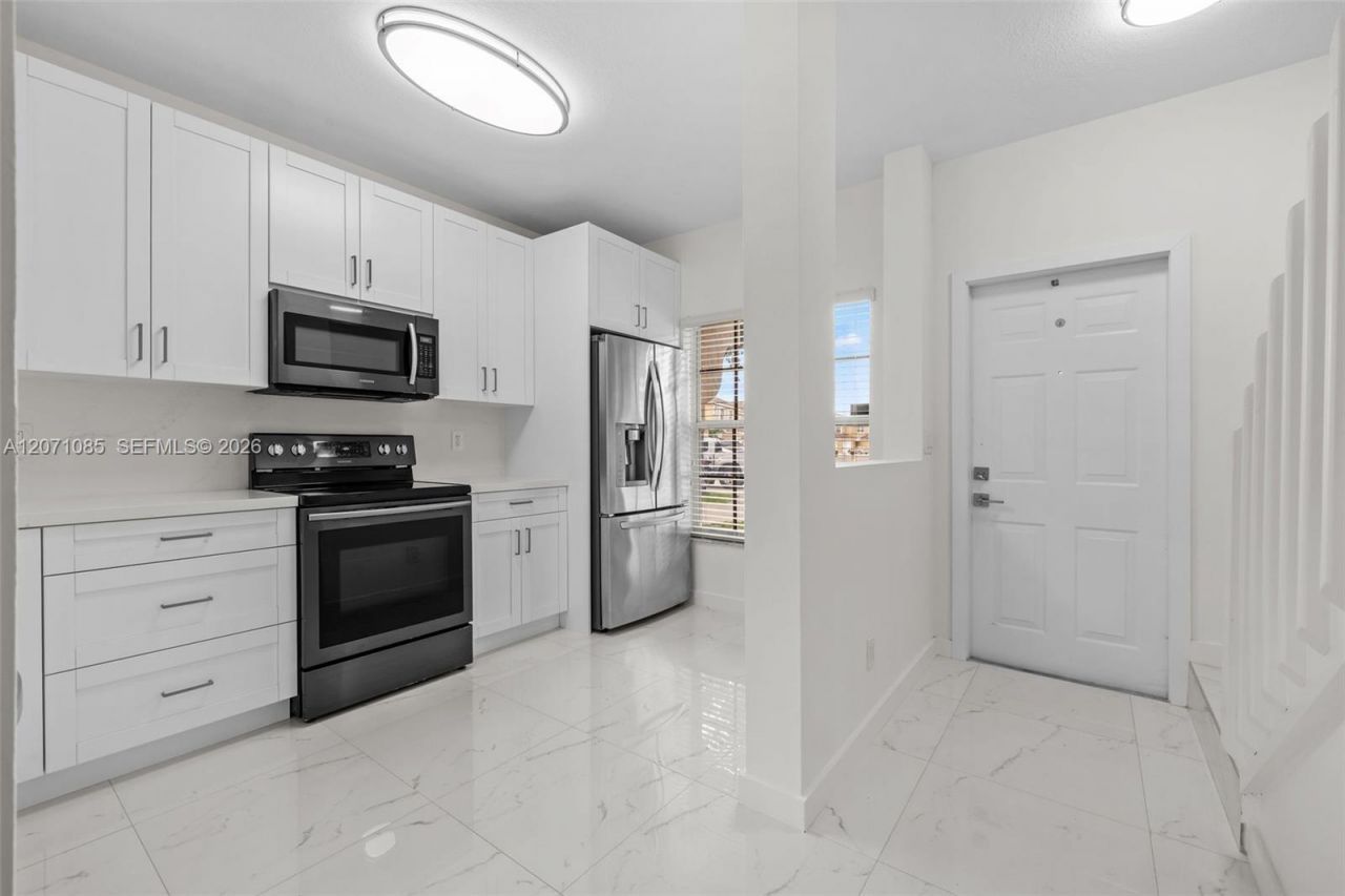 12133 SW 3rd St, Unit 12133, Pembroke Pines, FL 33025 Photo