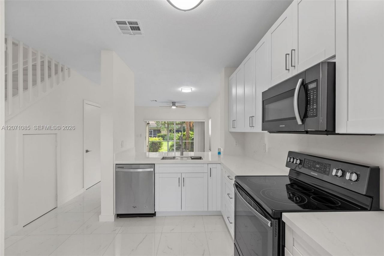 12133 SW 3rd St, Unit 12133, Pembroke Pines, FL 33025 Photo
