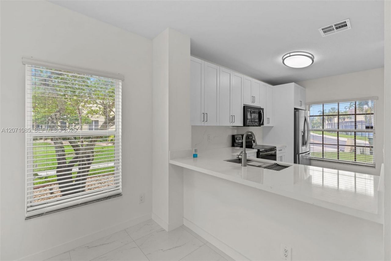 12133 SW 3rd St, Unit 12133, Pembroke Pines, FL 33025 Photo