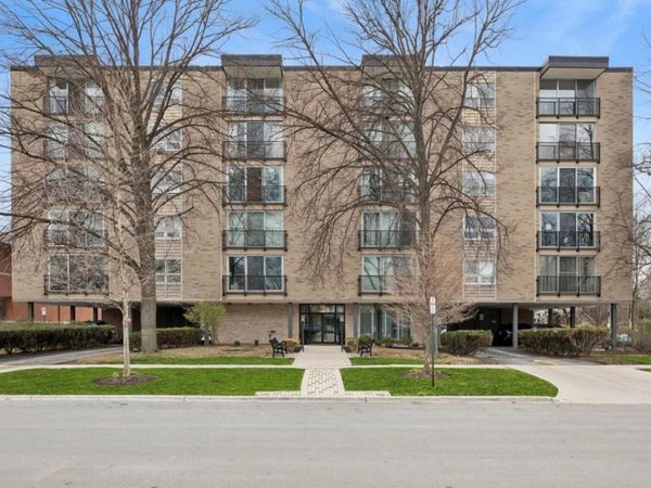 424 Park Avenue, Unit 402, River Forest, IL 60305