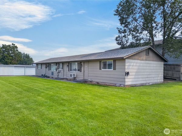 1141 1143 Cascade Avenue , Moses Lake, WA 98837