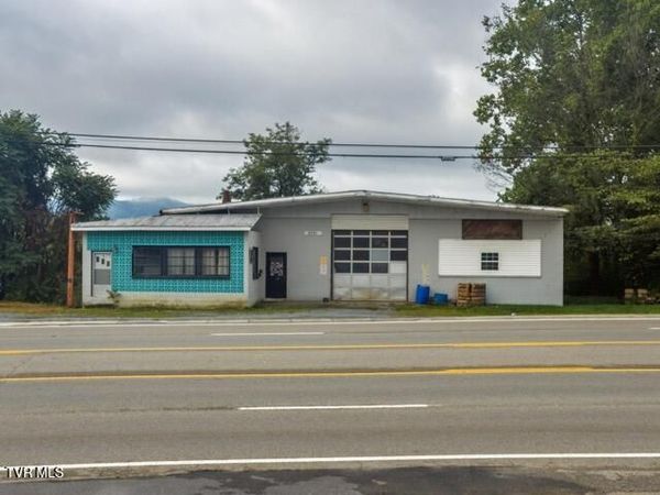2701 West Market Street, Johnson City, TN 37604