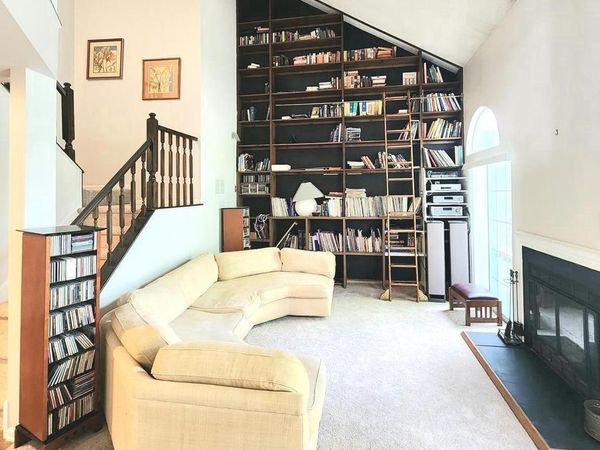 15 LAUREL CIRCLE, NEWTOWN, PA 18940