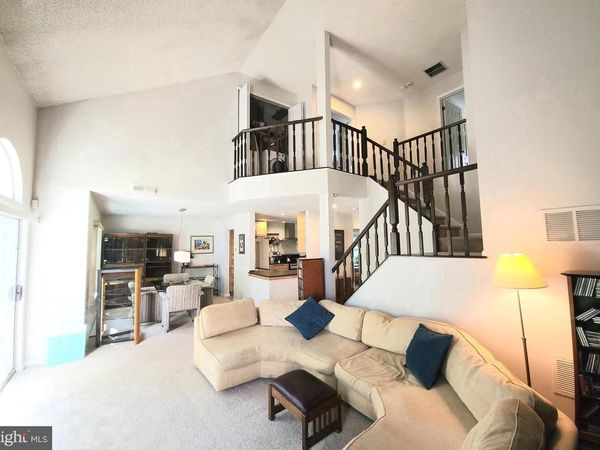 15 LAUREL CIRCLE, NEWTOWN, PA 18940