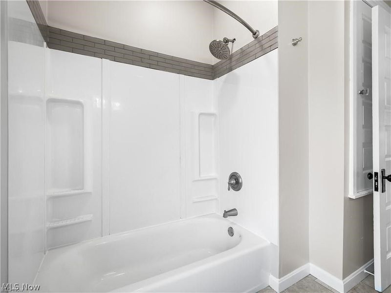 6110 W Clinton Avenue, Cleveland, OH 44102 Photo 37
