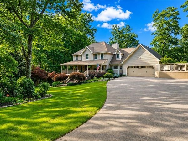 31 Fawn Lake Trail NE, White, GA 30184