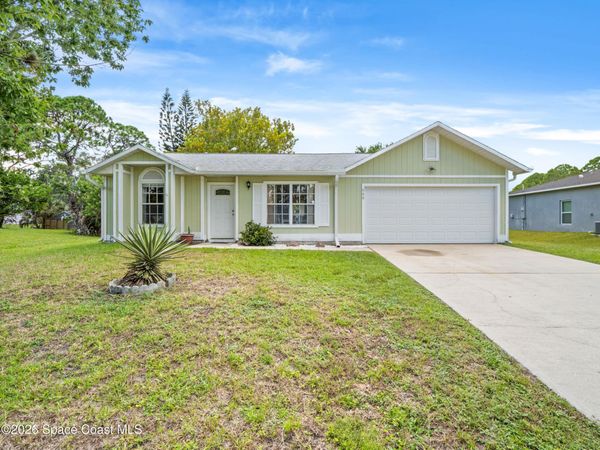 660 Weaver Road SW, Palm Bay, FL 32908