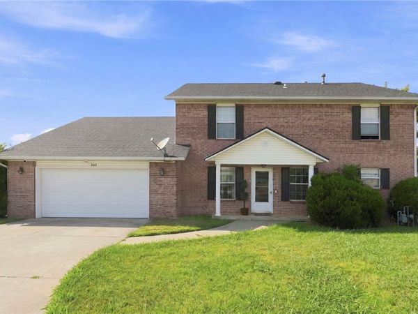 662 N Meadowlands Drive , Fayetteville, AR 72704