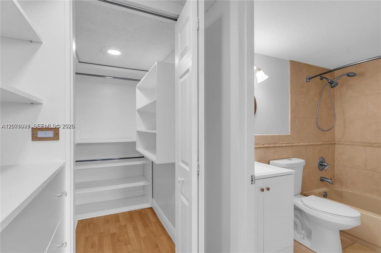 5055 NW 7th St , Unit 504, Miami, FL 33126 Photo