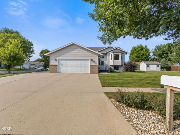 601 18TH AVENUE NE, Watertown, SD 57201