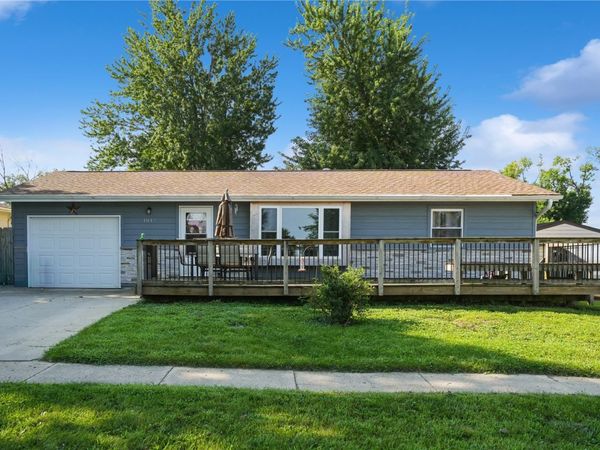 1045 Alpine Road , Marion, IA 52302