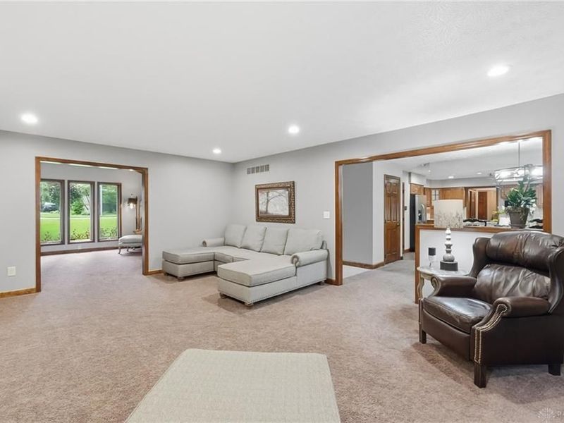 7670 Whispering Oaks Trail, Tipp City, OH 45371 Photo 15