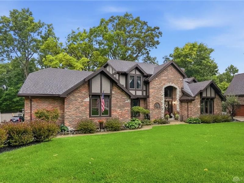 7670 Whispering Oaks Trail, Tipp City, OH 45371 Photo 3