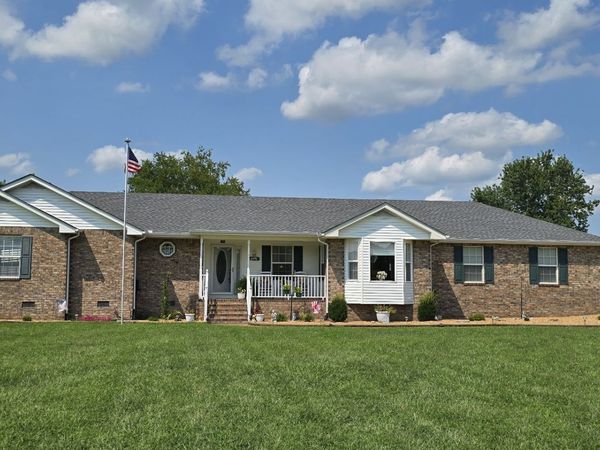 135 Hidden Cove Ct, Gallatin, TN 37066