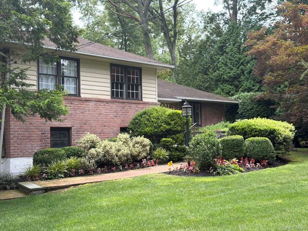 12 Robin Lane , Huntington, NY 11743