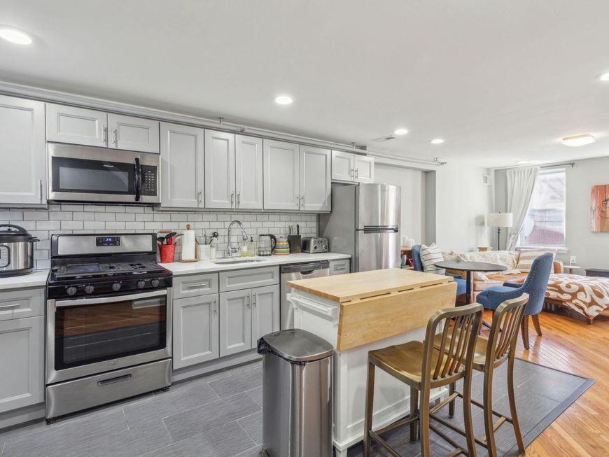 1711 S 6th Street, Philadelphia, PA 19148 Main Photo