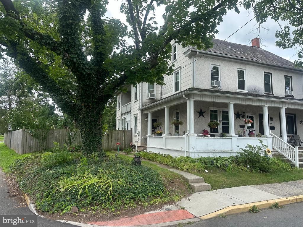 42 E THIRD ST, RED HILL, PA 18076