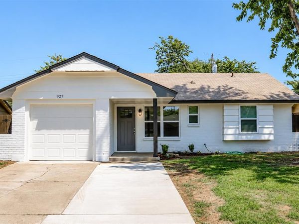 927 SW 2nd Street, Moore, OK 73160