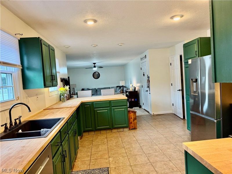 118 Northwood Drive, Dover, OH 44622 Photo 4