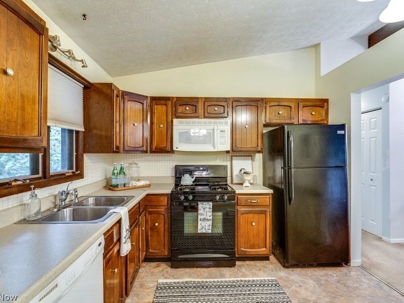 1384 Northeast Avenue, Tallmadge, OH 44278 Photo 11