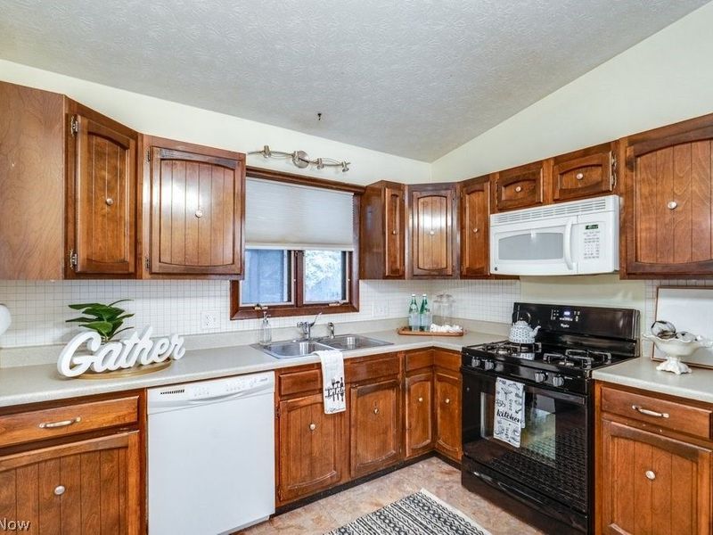 1384 Northeast Avenue, Tallmadge, OH 44278 Photo 12