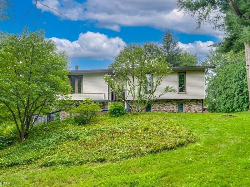 1384 Northeast Avenue, Tallmadge, OH 44278 Photo 2