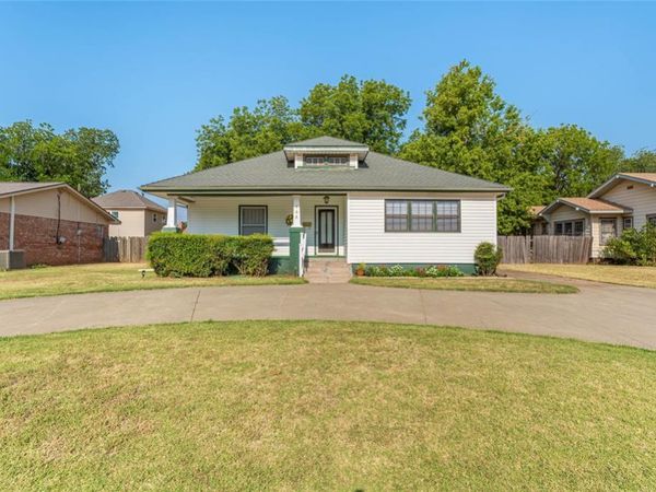 424 S 9th Street, Clinton, OK 73601