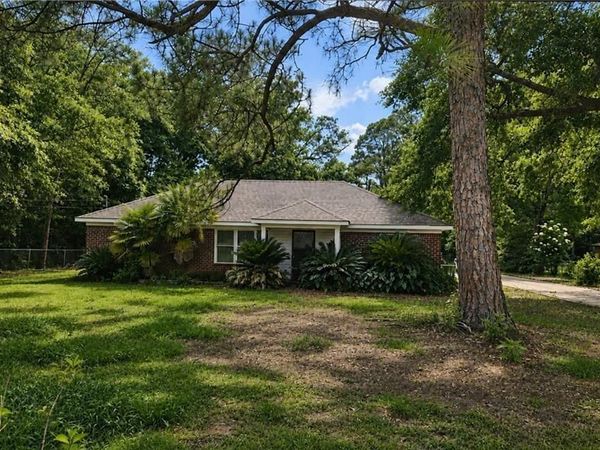 6830 Hayfield Circle W, Theodore, AL 36582