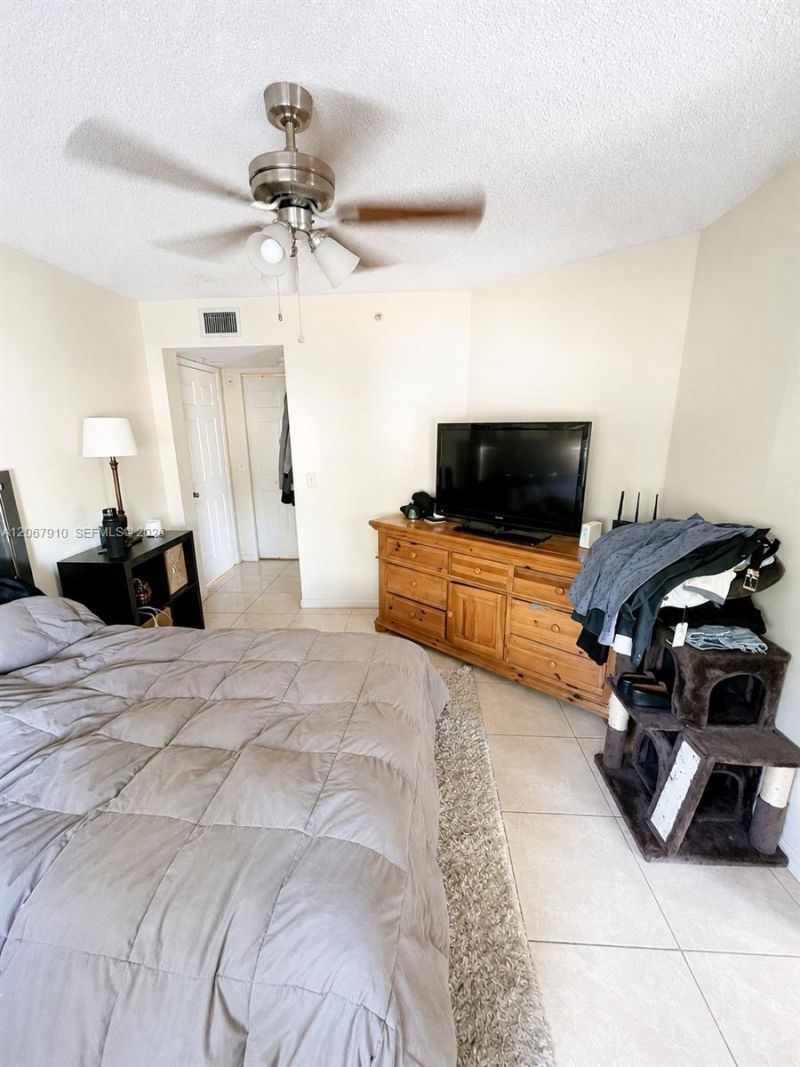 2457 Centergate Dr , Unit 203, Miramar, FL 33025 Photo
