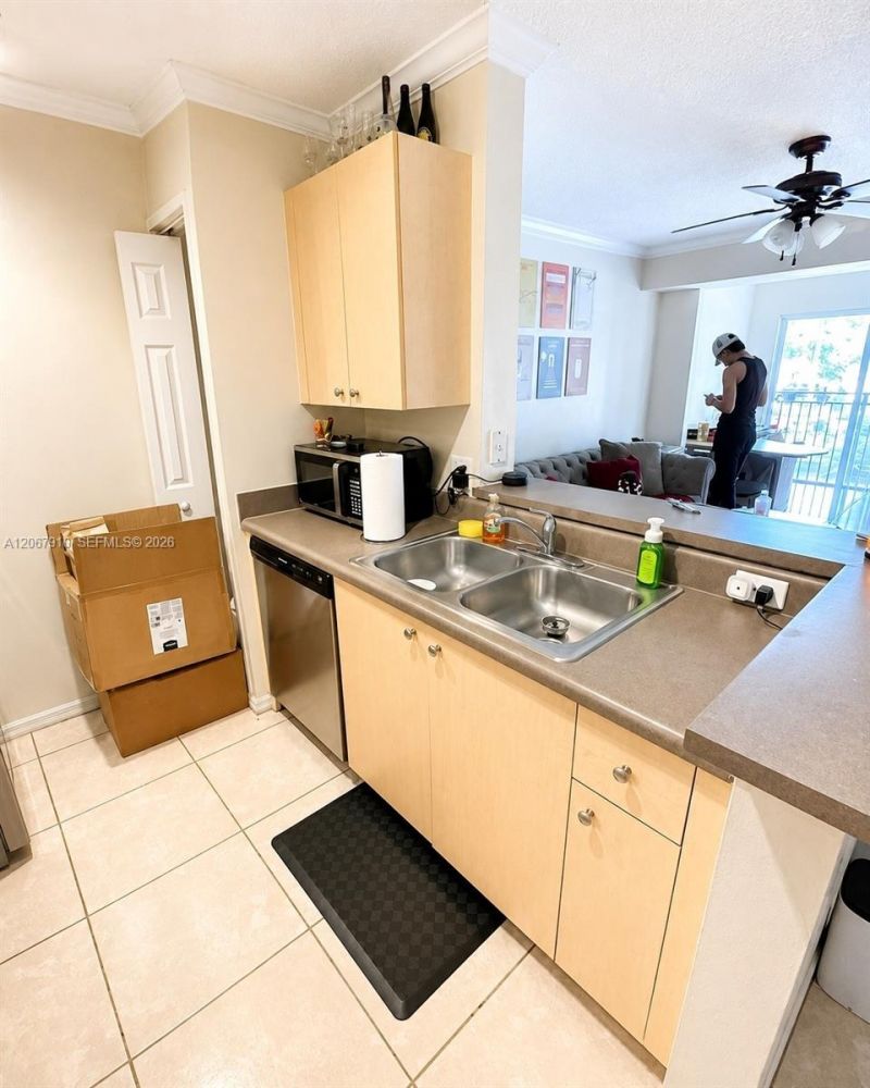 2457 Centergate Dr , Unit 203, Miramar, FL 33025 Photo