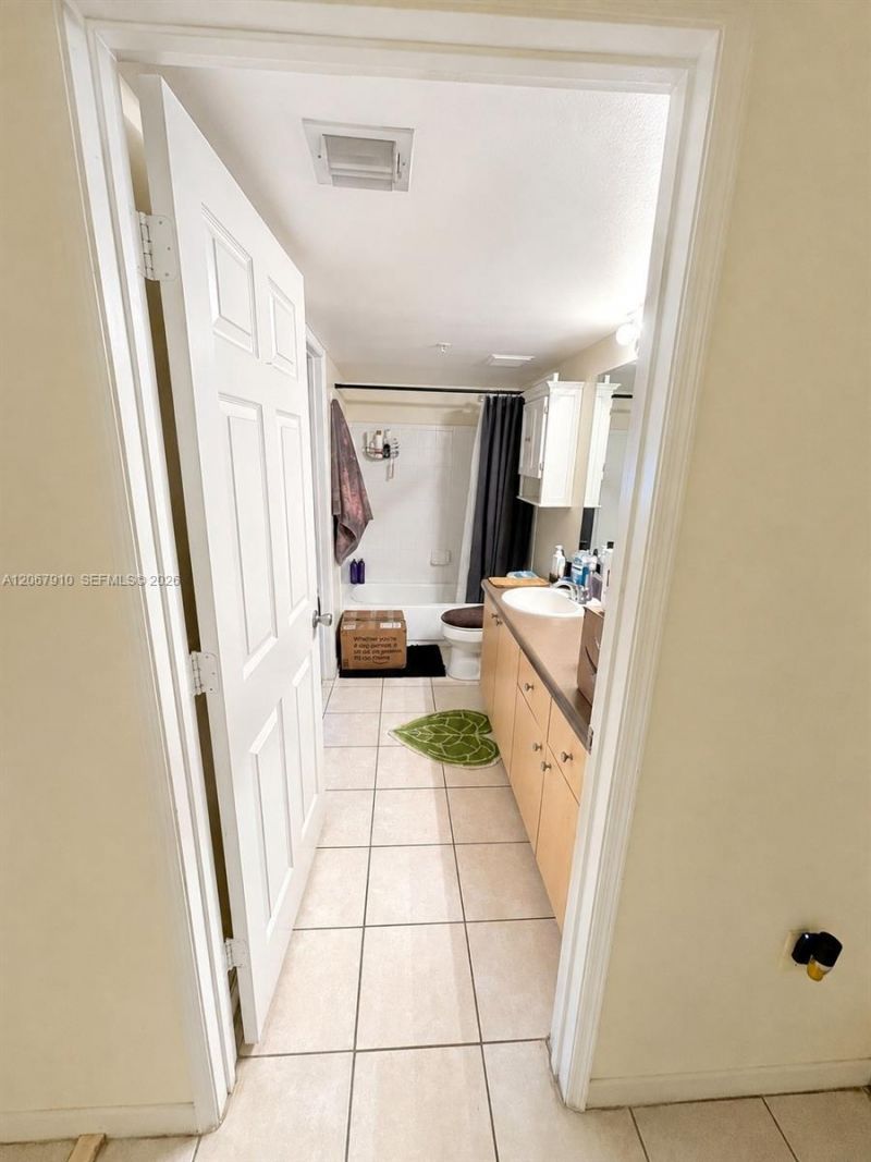 2457 Centergate Dr , Unit 203, Miramar, FL 33025 Photo