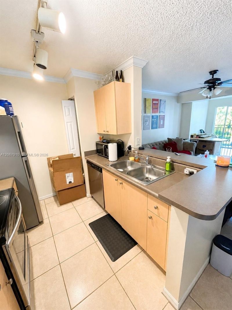 2457 Centergate Dr , Unit 203, Miramar, FL 33025 Photo