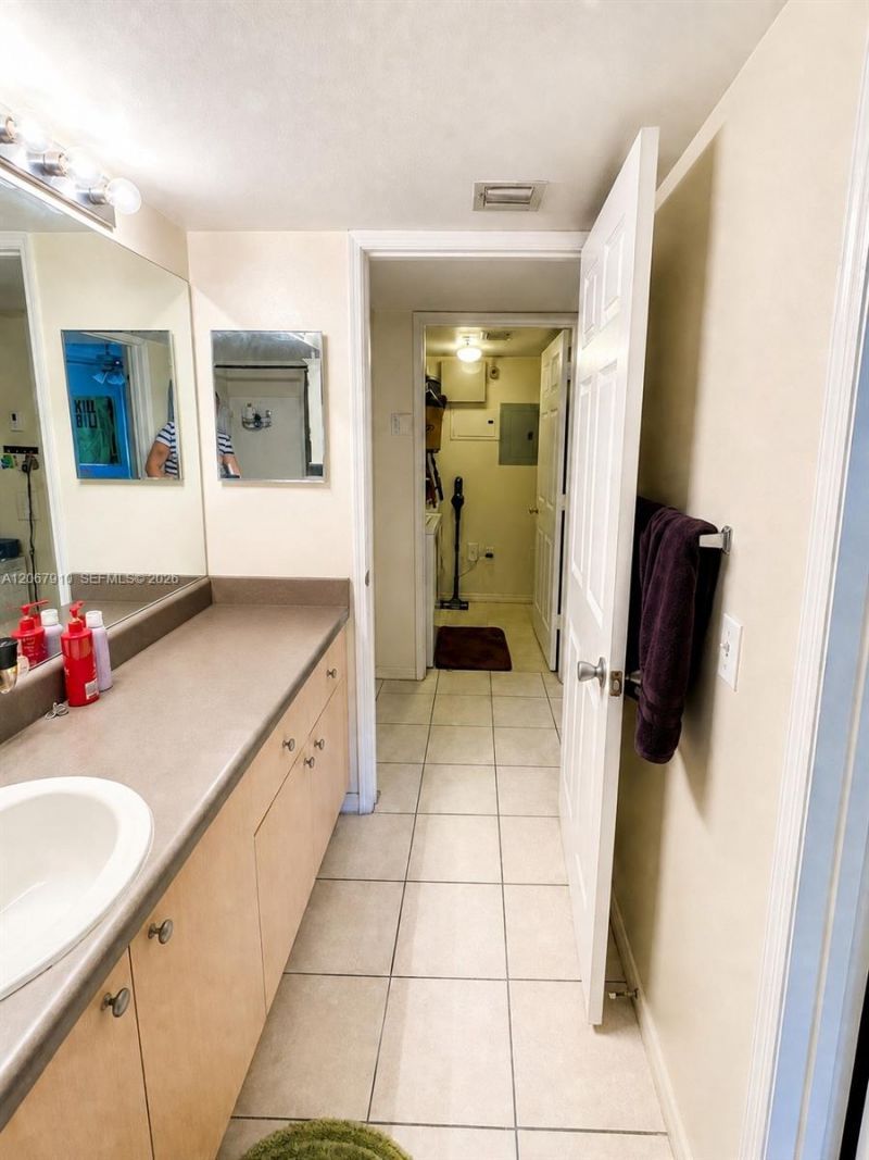 2457 Centergate Dr , Unit 203, Miramar, FL 33025 Photo