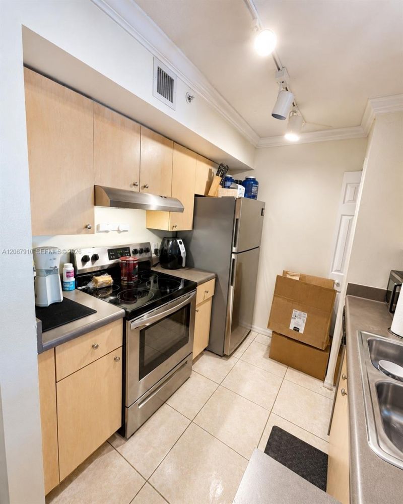 2457 Centergate Dr , Unit 203, Miramar, FL 33025 Photo