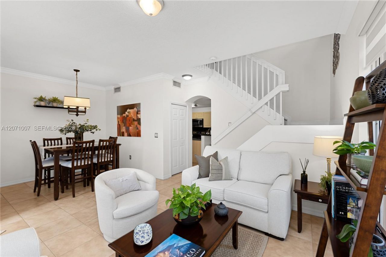 6142 NW 115th Pl, Unit 324, Doral, FL 33178 Photo