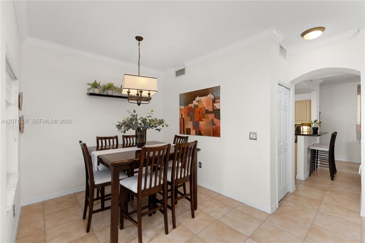6142 NW 115th Pl, Unit 324, Doral, FL 33178 Photo