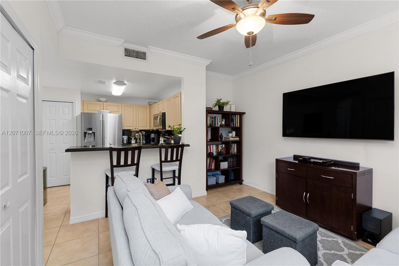 6142 NW 115th Pl, Unit 324, Doral, FL 33178 Photo