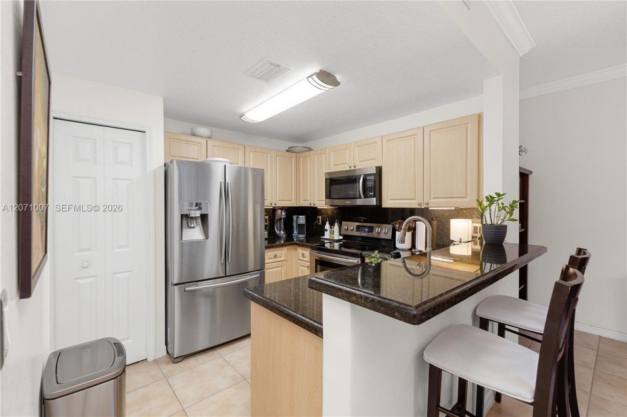 6142 NW 115th Pl, Unit 324, Doral, FL 33178 Photo